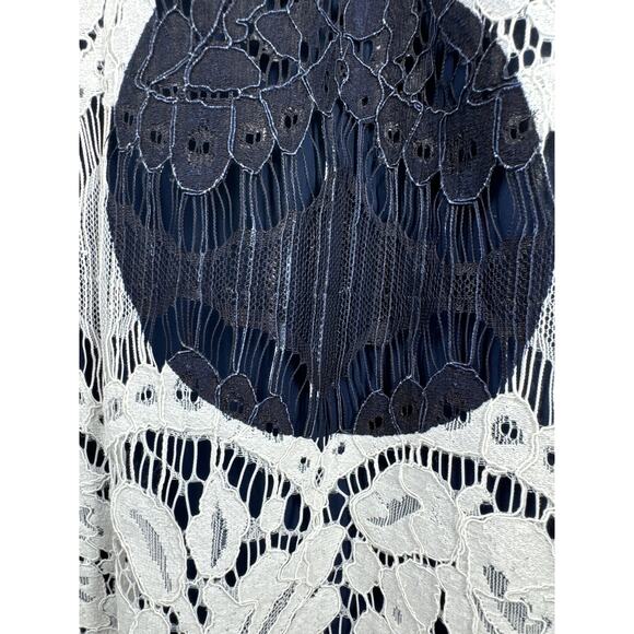 HD in Paris Top Blouse Short  Sleeve Rayon Blend White Navy Tunic Top Size 12 - Picture 2 of 5